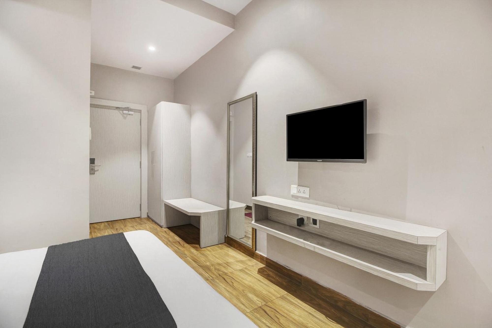Townhouse Oak Sohotel Haora Bagian luar foto
