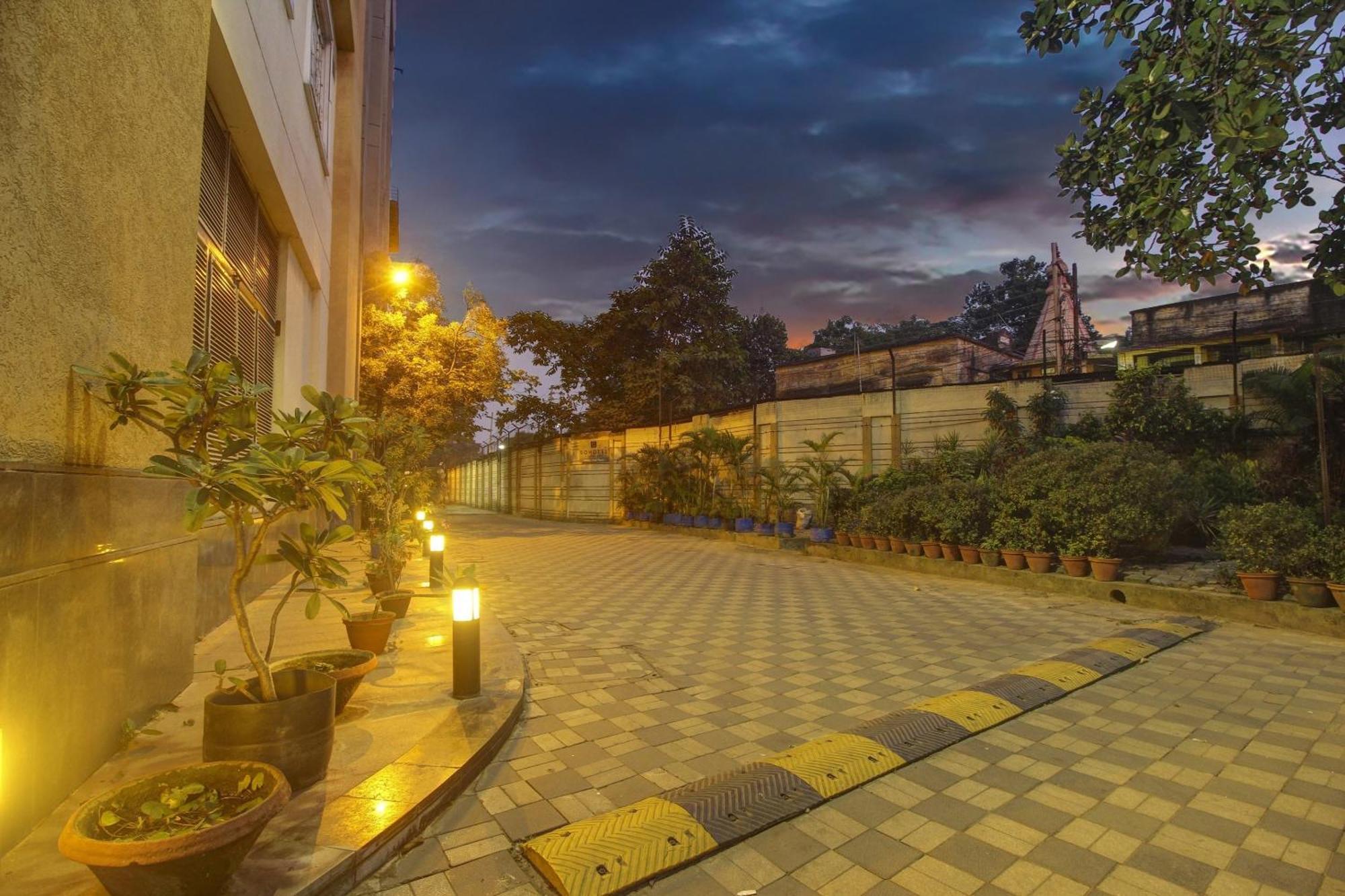 Townhouse Oak Sohotel Haora Bagian luar foto